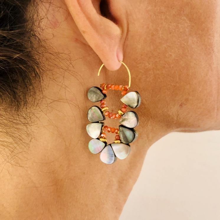 Mother of Pearl Earrings grey/coral - MIMI SCHOLER